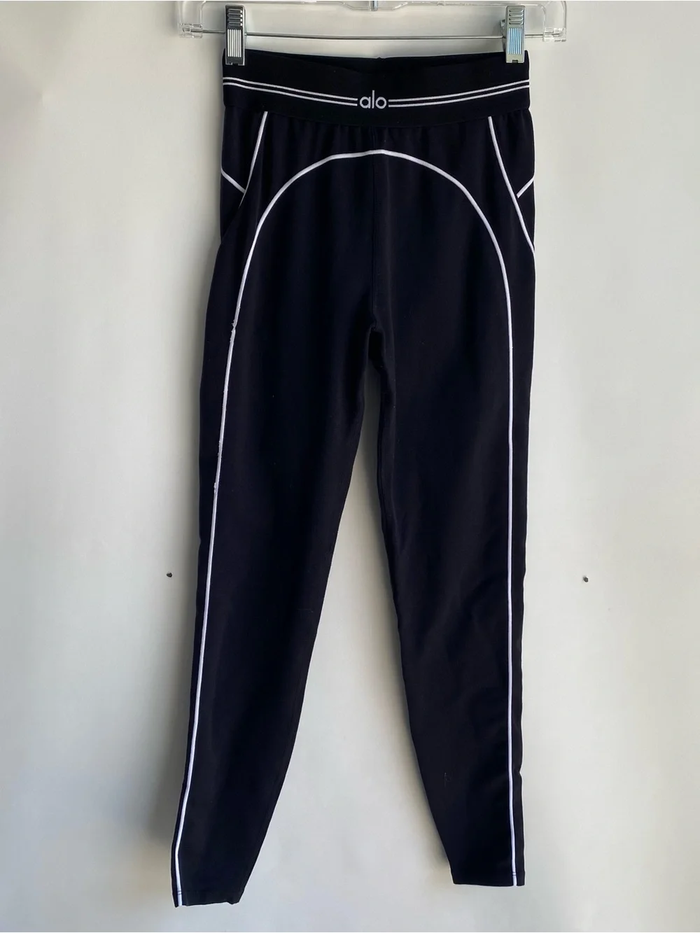 ALO yoga black airbrush high waist heart throb leggings white piping XS